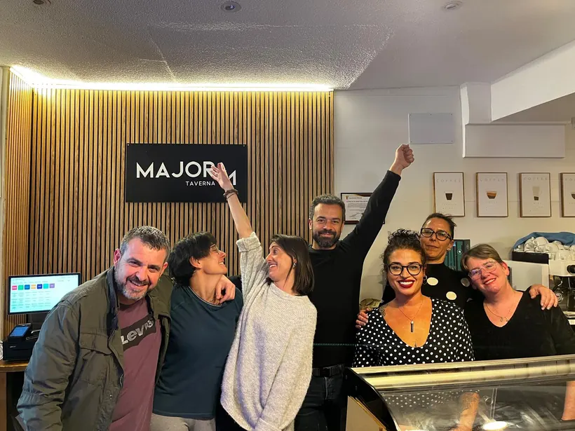 Equipo y clientes de Taverna Major 61