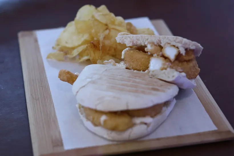 Mollete acompañado de patatas
