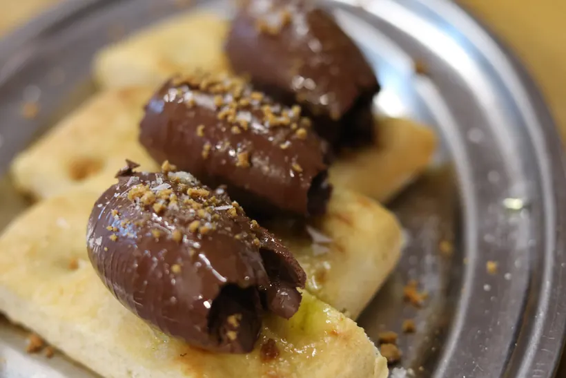 Postre de chocolate recién servido